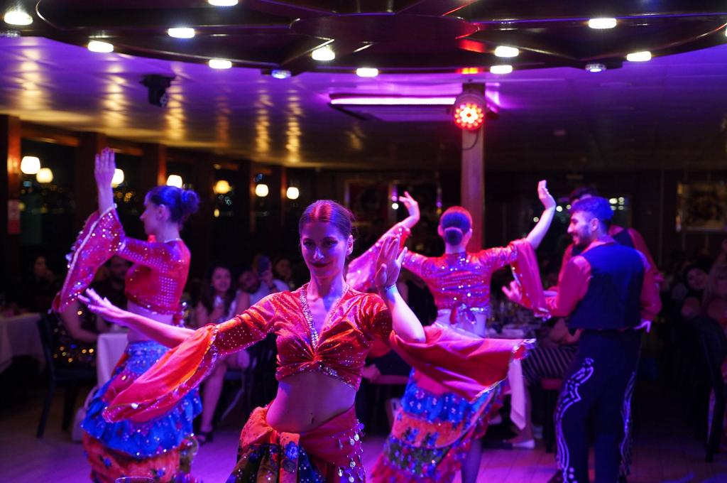 Bosphorus Cruise : BOSPHORUS DINNER CRUISE & TURKISH NIGHT SHOW (VIP TABLE) NO HOTEL TRANSFER