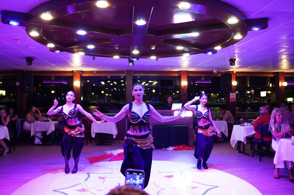 Bosphorus Cruise : BOSPHORUS DINNER CRUISE & TURKISH NIGHT SHOW (VIP TABLE) NO HOTEL TRANSFER