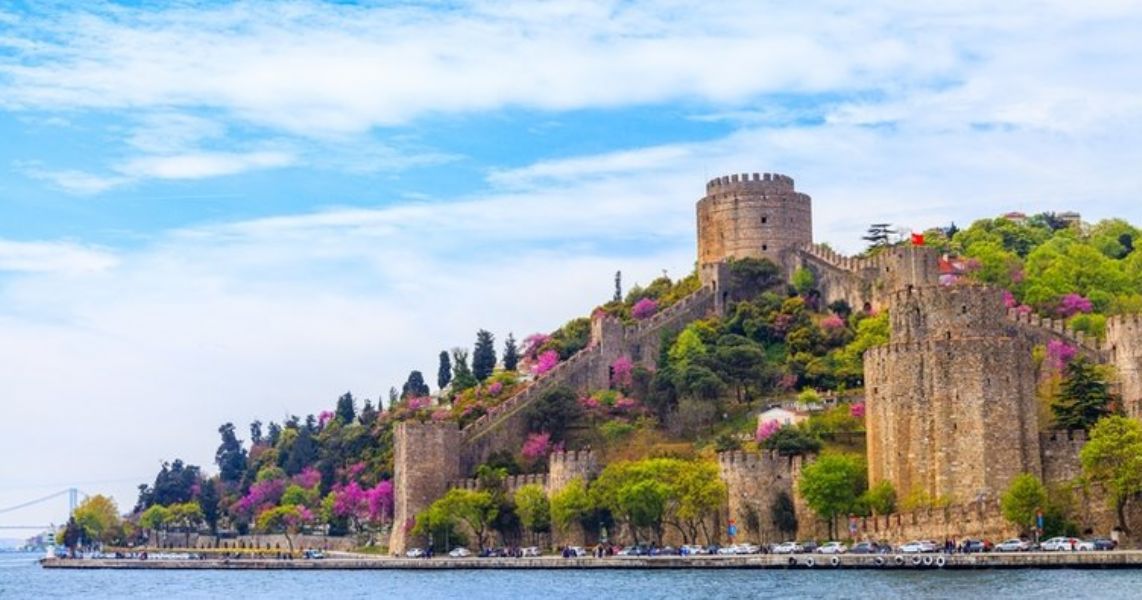 Tops.com.tr : Istanbul Bosphorus Breakfast Cruise with Audio Guide and Morning Tour with Hotel Transfer