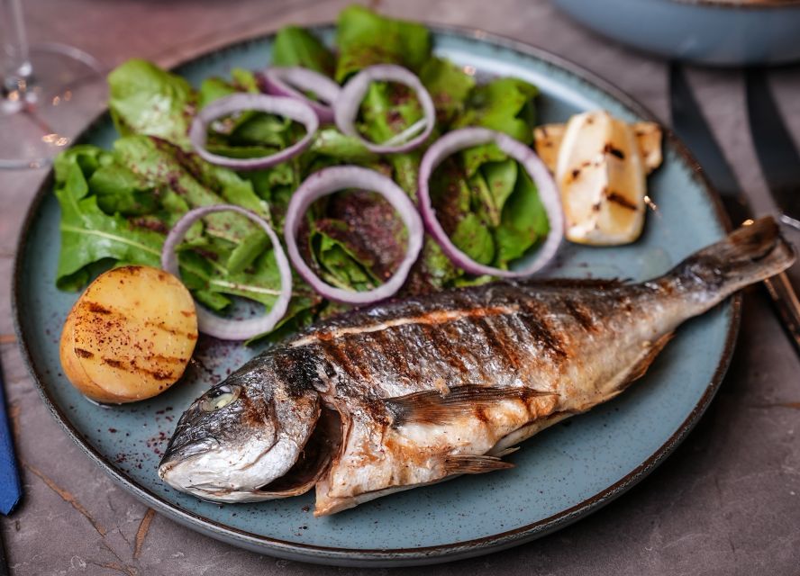 Dinner + Unlimited Soft Drinks + Private Close to Show Table + Shows with Meeting Point